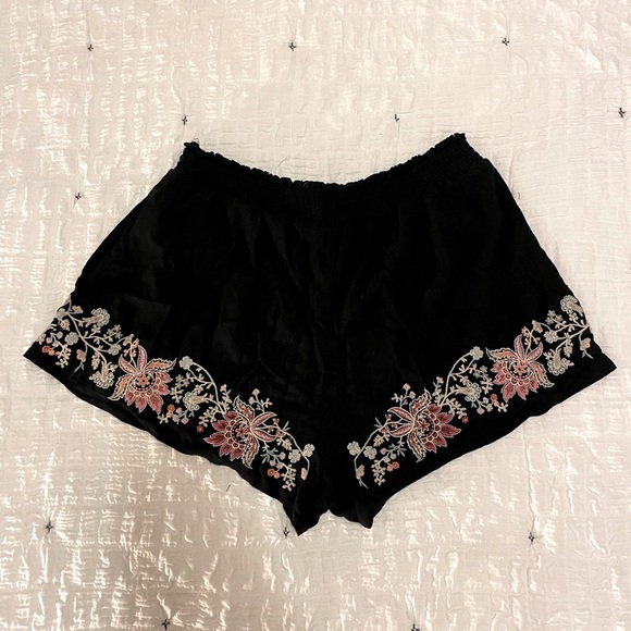 American Eagle Flouncy Floral Embroidered Shorts - Picture 5 of 5